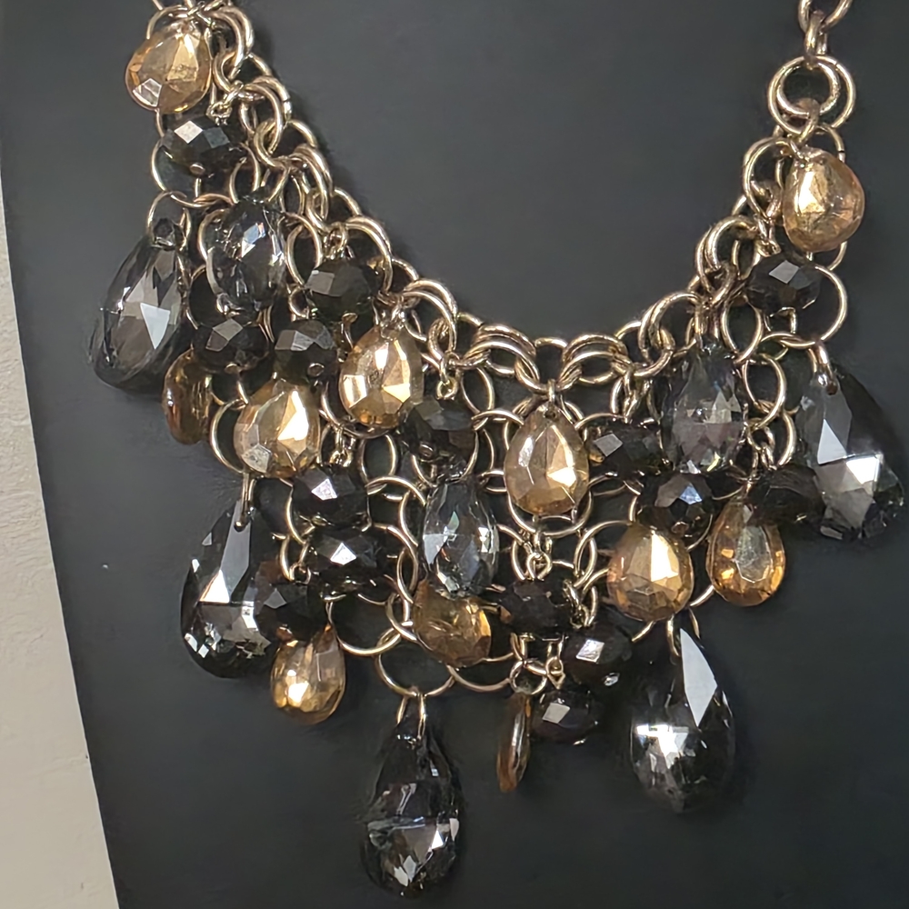 Alfani. Beautiful Gold and Black Teardrop Necklace. Statement Necklace.